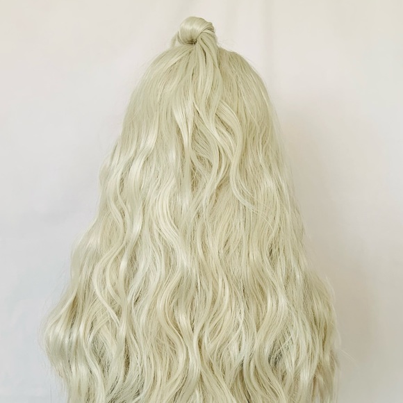 Very Pretty 24” Platinum Blonde 13x2.5 Lace Front Premium Fiber Wig - Picture 15 of 16